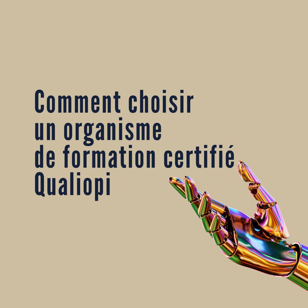 professionnel comparant plusieurs organismes de formation certifiés Qualiopi
