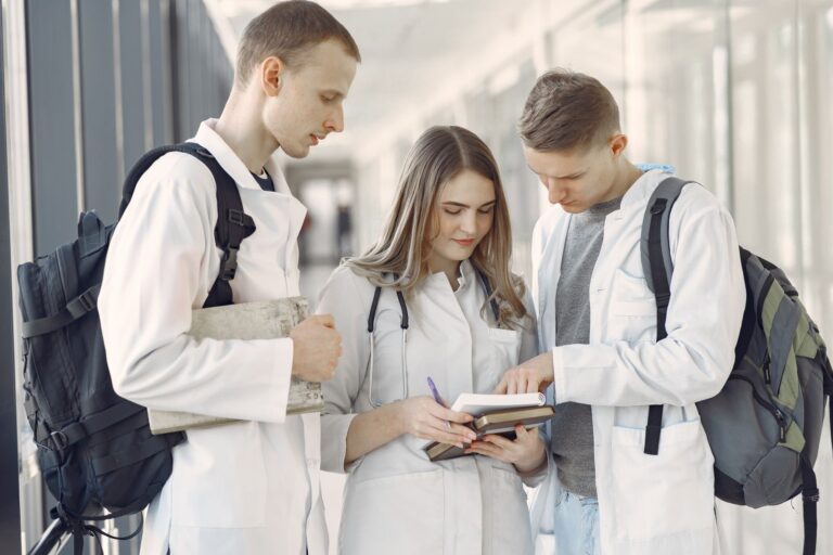 Comment intégrer une faculté de médecine en Europe sans le PASS ?